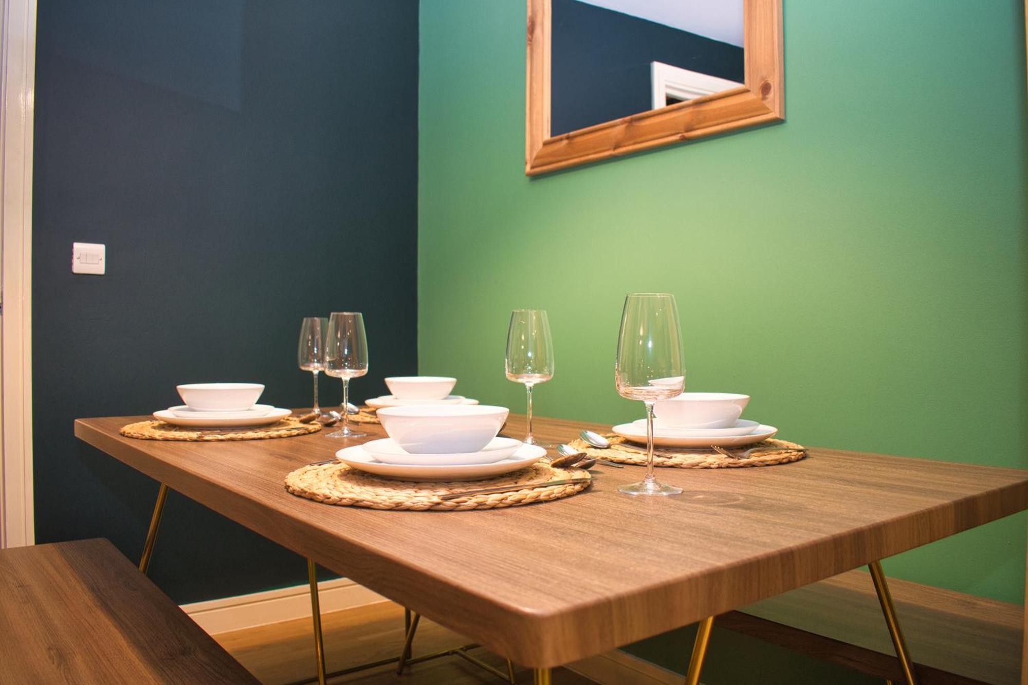 Spacious City Centre Apt - Free Parking - Ao Arena Manchester Buitenkant foto