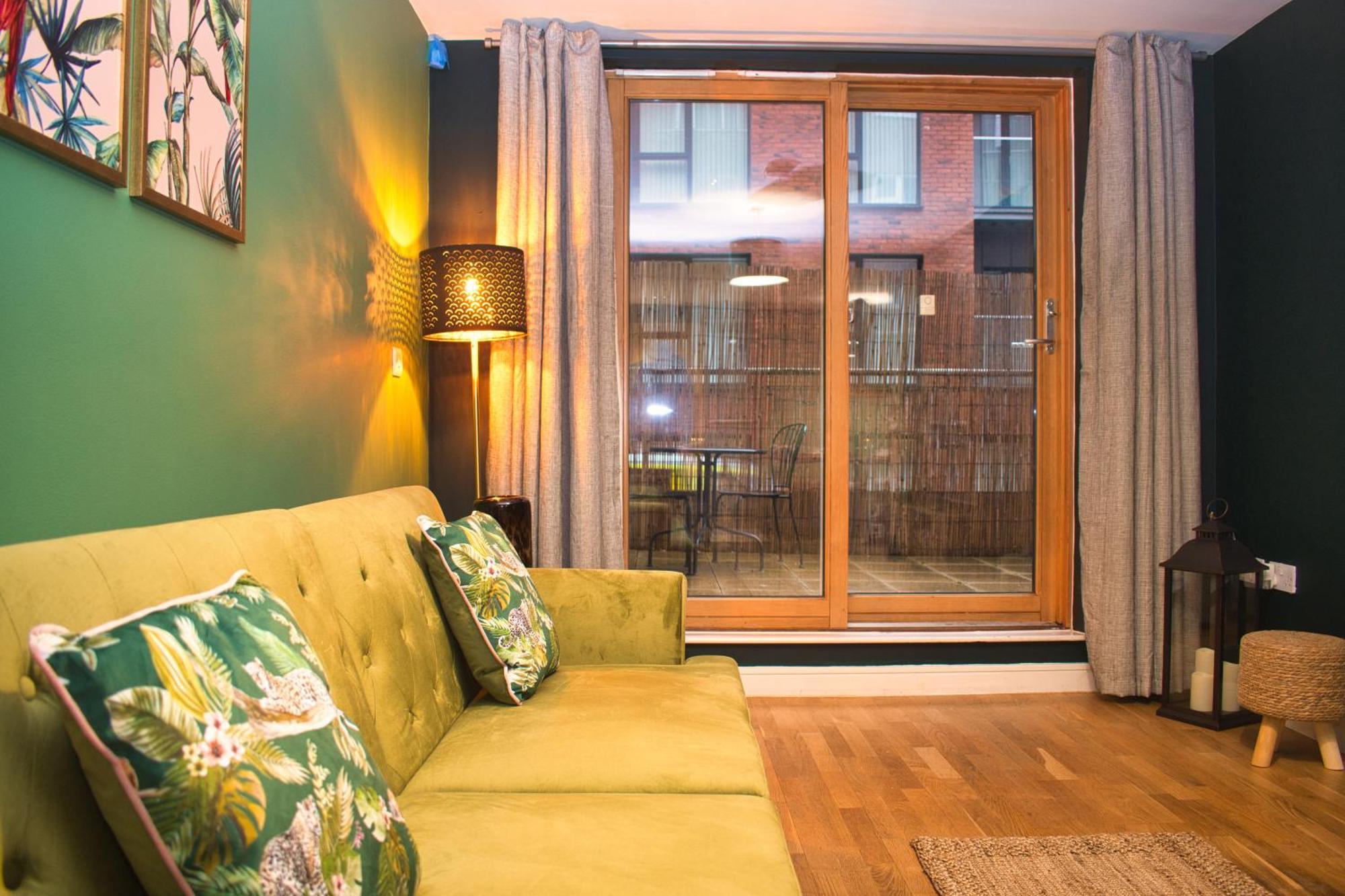 Spacious City Centre Apt - Free Parking - Ao Arena Manchester Buitenkant foto